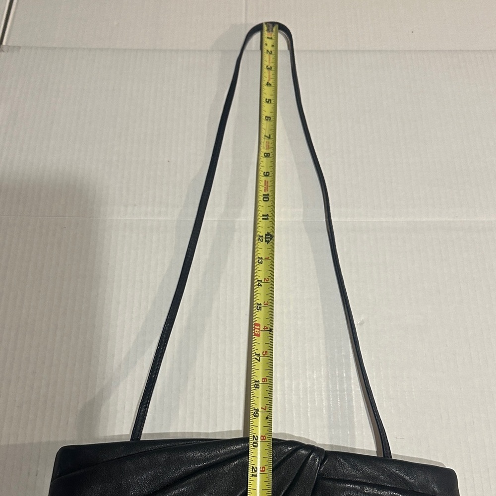 Vintage Brio! Pleated clutch or crossbody Elegant Black Leather Bag pops open - Picture 4 of 10